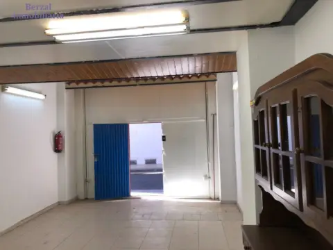 Local comercial en calle de Cardenal Aguirre
