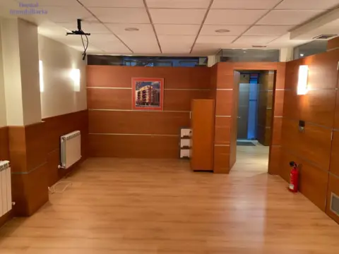 Local comercial en calle del General Vara de Rey