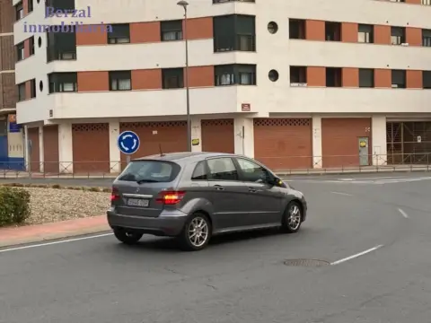 Local comercial en calle Arquitectos Álamo y Ceballos