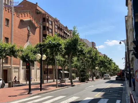 Local comercial en Avenida de la Paz