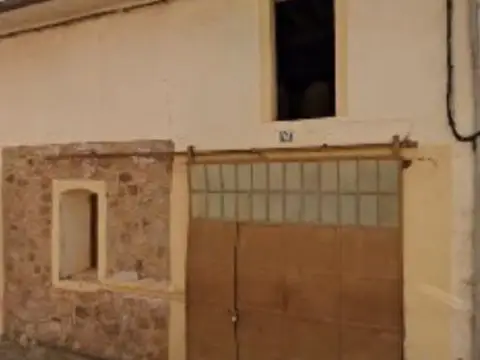 Almacén en calle de Santa Ana
