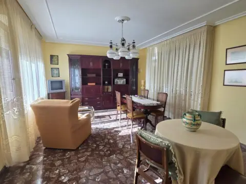 Casa en calle Oscar Sáenz de Santamaría
