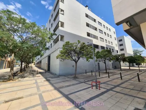 Local comercial en calle Melchor Enrico Comediógrafo