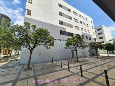 Local comercial en calle Melchor Enrico Comediógrafo