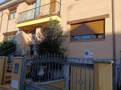 Casa adosada en calle de la Palencia
