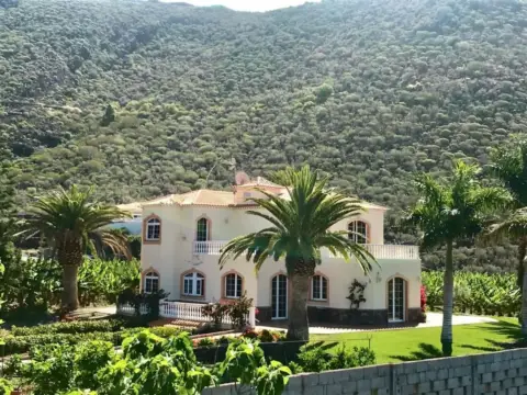 Chalet en calle Crta Puerto de Santiago