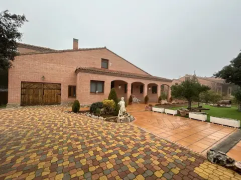 Chalet en Urb Charquillos