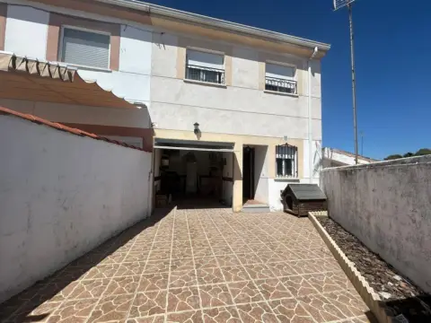 Casa adosada en Corpa