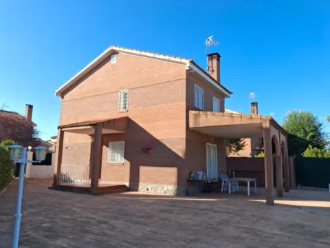 Chalet en El Bosque de Henares