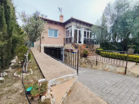 Chalet en Urb. Medina Azahara