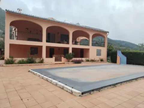 Finca rústica en *La Llacuna