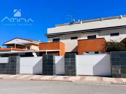 Casa pareada en Carrer Marjals