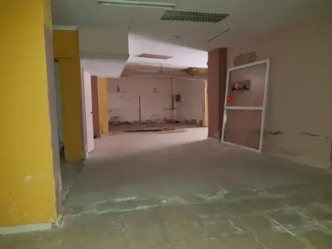 Local comercial en calle del Arroyo