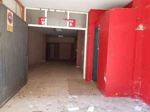 Local comercial en calle del Arroyo