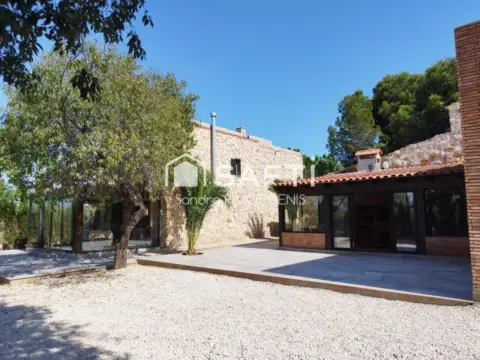 Finca rústica en Poble Nou del Delta-Eucaliptus