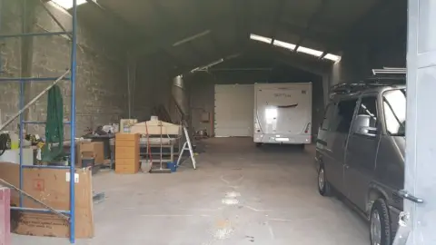 Nave industrial en calle de la Rosaleda
