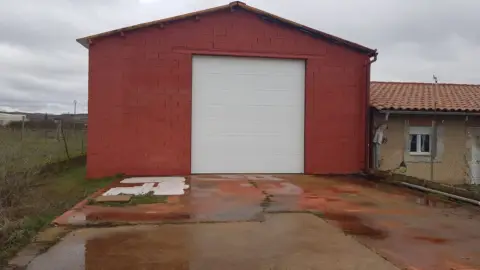 Nave industrial en calle de la Rosaleda