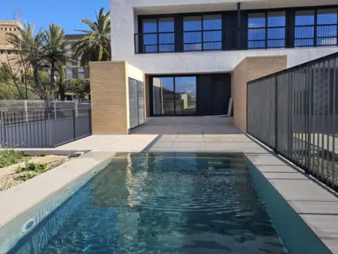 Casa adosada en calle Avenida Diputacion Provincial, 31