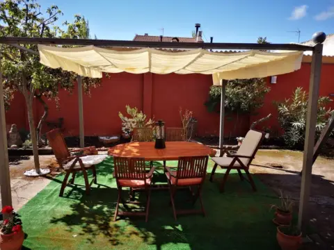 Casa adosada en Paseo Las Higueras