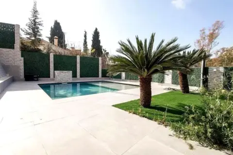 Chalet en Villa, Diseño Modeno,Zona Exlusiva  de Malaga, Vistas Despejadas, Jardin de 70 Metros