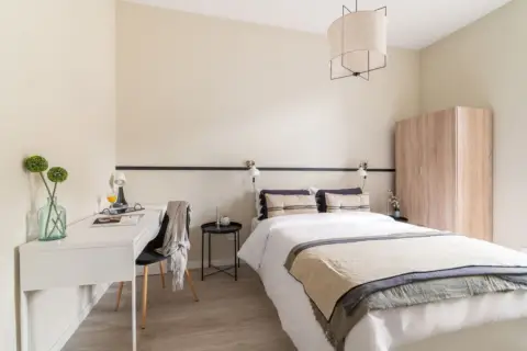 Habitación en Carrer de Calàbria, 103