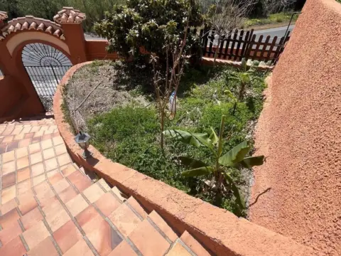 Casa adosada en calle del Rancho Río Verde