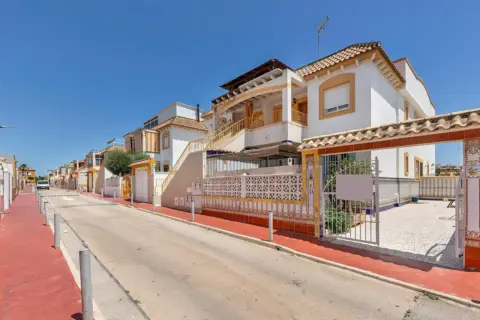 Casa en Urbanización Parque de las Naciones, 33
