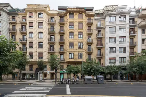 Local comercial en Kolon Pasealekua