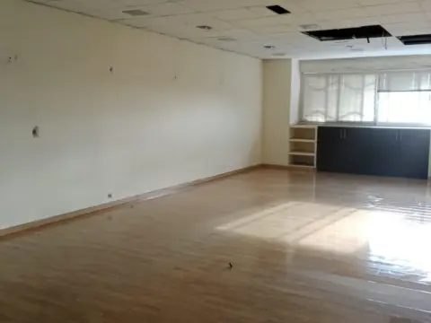 Nave industrial en calle de Loja, 7