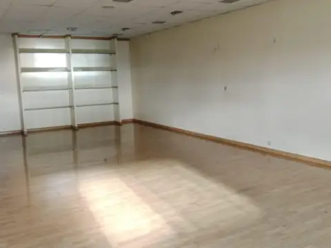 Nave industrial en calle de Loja, 7