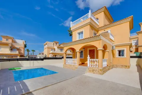 Chalet en calle Polonia