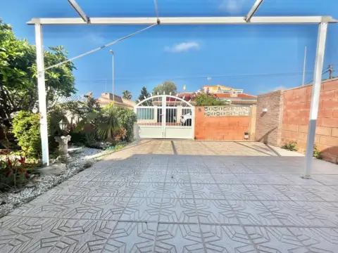 Chalet en Los Almendros-La Florida