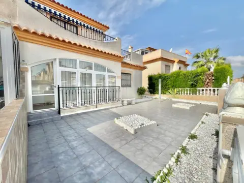 Casa adosada en Playa Flamenca