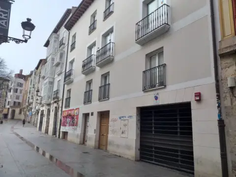 Commercial space in calle de Fernán González