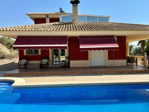 Chalet en Totana