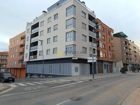 Local comercial en Paseo de la Constitución, 3