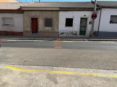 Chalet en calle de Miguel Ángel Blanco Garrido