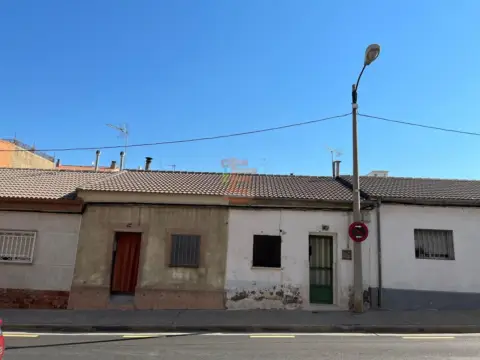 Chalet en calle de Miguel Ángel Blanco Garrido