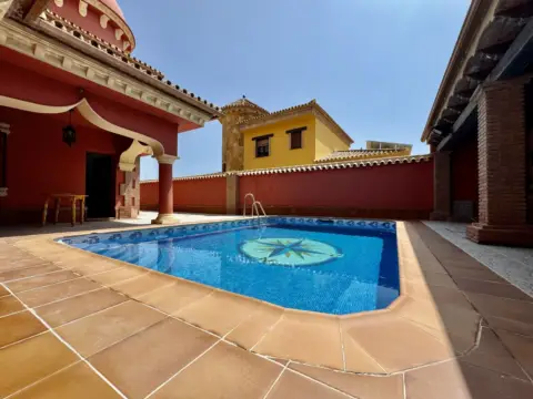 Chalet en Urbanización Haza del Algarrobo, 25