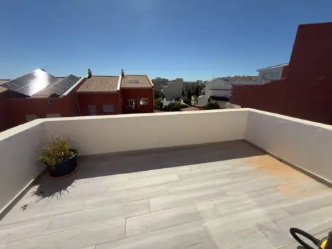 Casa adosada en calle de la Camelia