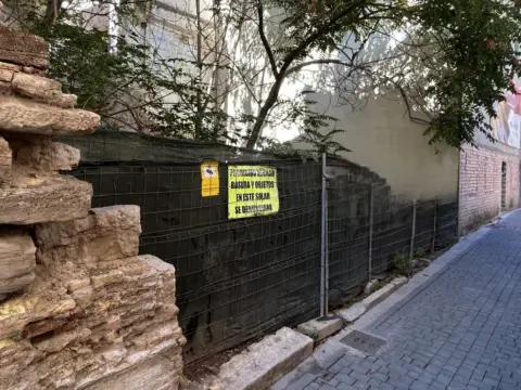 Terreno en calle de Cortés