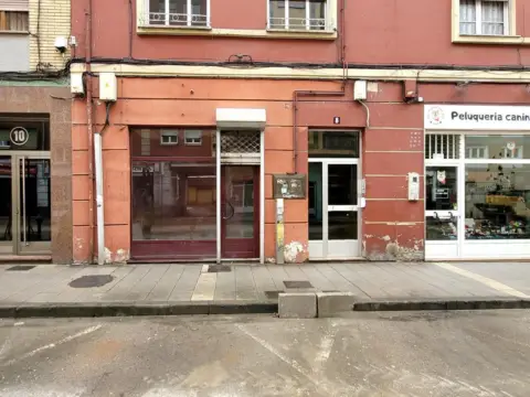 Local comercial en calle de San José de Calasanz, 8