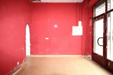Local comercial en calle de San José de Calasanz, 8