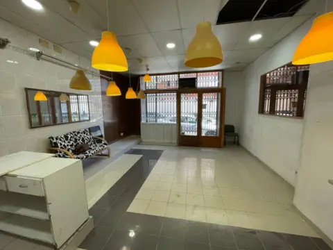 Local comercial en Carrer de Sant Isidre, 8