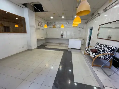 Local comercial en Carrer de Sant Isidre, 8