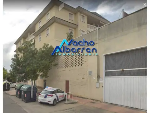 Local comercial en Avenida de Elvas-Campus