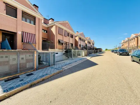 Casa adosada en calle de Cipriano Escudero