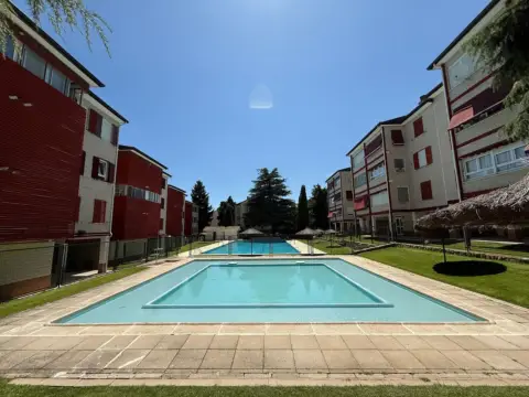 Piso en calle Urbanización El Roquedal