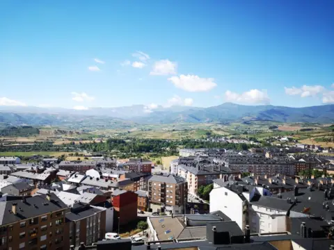 Habitación en calle del Monasterio de Carracedo