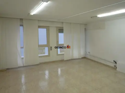 Local comercial en calle Pio Xii, nº 18
